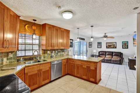 Villa ou maison à vendre à Miami, Floride: 4 chambres, 190.82 m2 № 1852364 - photo 8