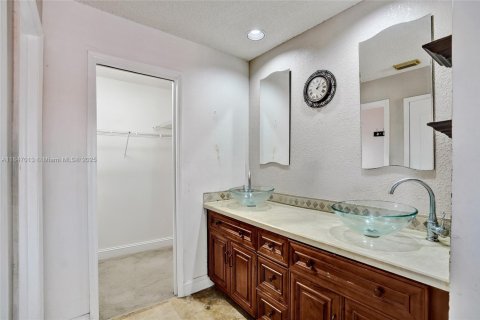 Villa ou maison à vendre à Miami, Floride: 4 chambres, 190.82 m2 № 1852364 - photo 29