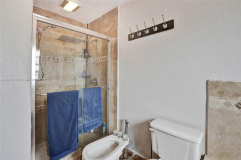 Villa ou maison à vendre à Miami, Floride: 4 chambres, 190.82 m2 № 1852364 - photo 30