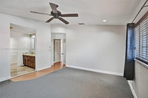 Villa ou maison à vendre à Miami, Floride: 4 chambres, 190.82 m2 № 1852364 - photo 20