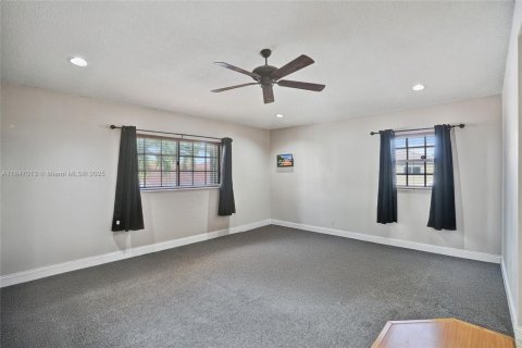Villa ou maison à vendre à Miami, Floride: 4 chambres, 190.82 m2 № 1852364 - photo 22
