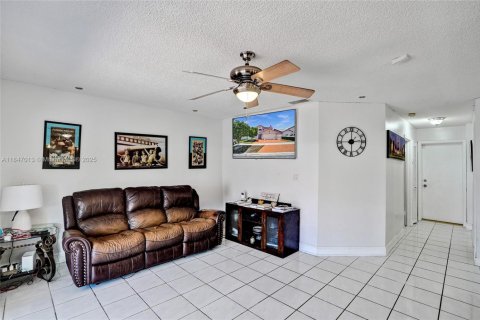 Villa ou maison à vendre à Miami, Floride: 4 chambres, 190.82 m2 № 1852364 - photo 12