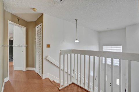 Villa ou maison à vendre à Miami, Floride: 4 chambres, 190.82 m2 № 1852364 - photo 17