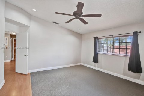 Villa ou maison à vendre à Miami, Floride: 4 chambres, 190.82 m2 № 1852364 - photo 26