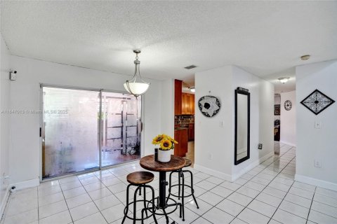 Villa ou maison à vendre à Miami, Floride: 4 chambres, 190.82 m2 № 1852364 - photo 6