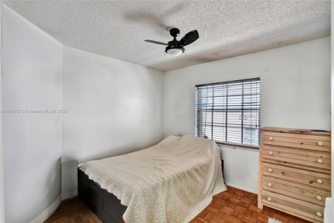 Villa ou maison à vendre à Miami, Floride: 4 chambres, 190.82 m2 № 1852364 - photo 16