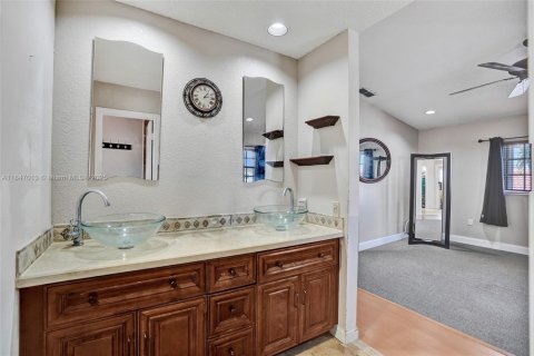 Villa ou maison à vendre à Miami, Floride: 4 chambres, 190.82 m2 № 1852364 - photo 27