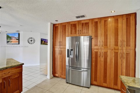 Villa ou maison à vendre à Miami, Floride: 4 chambres, 190.82 m2 № 1852364 - photo 11