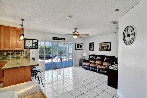 Villa ou maison à vendre à Miami, Floride: 4 chambres, 190.82 m2 № 1852364 - photo 15