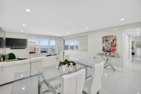 Condo in Fort Lauderdale, Florida, 2 bedrooms  № 2027410 - photo 5