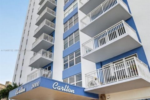 Condo in Fort Lauderdale, Florida, 2 bedrooms  № 2027410 - photo 3