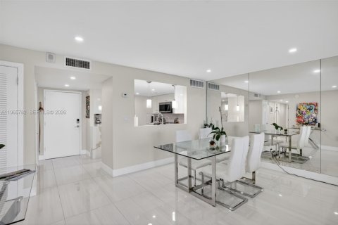 Condo in Fort Lauderdale, Florida, 2 bedrooms  № 2027410 - photo 8