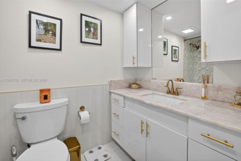 Condo in Fort Lauderdale, Florida, 2 bedrooms  № 2027410 - photo 27