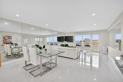 Condo in Fort Lauderdale, Florida, 2 bedrooms  № 2027410 - photo 4