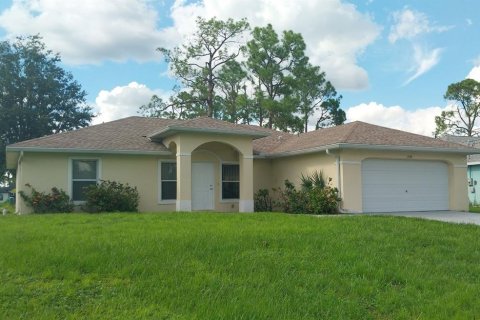 Casa en alquiler en North Port, Florida, 3 dormitorios, 139.82 m2 № 1904945 - foto 1