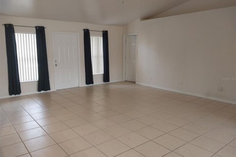 Casa en alquiler en North Port, Florida, 3 dormitorios, 139.82 m2 № 1904945 - foto 2