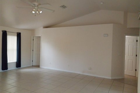 Casa en alquiler en North Port, Florida, 3 dormitorios, 139.82 m2 № 1904945 - foto 3