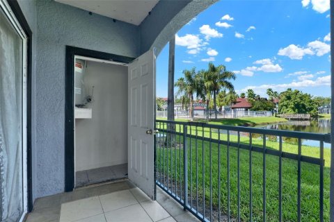 Condo in Orlando, Florida, 3 bedrooms  № 1874010 - photo 16