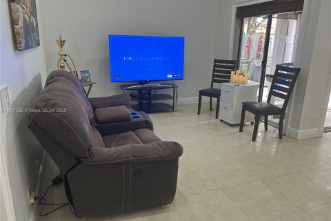 Villa ou maison à louer à Weston, Floride: 2 chambres, 94.57 m2 № 1996366 - photo 3