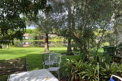 Villa ou maison à louer à Weston, Floride: 2 chambres, 94.57 m2 № 1996366 - photo 5