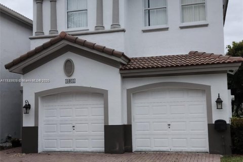 House in Doral, Florida 3 bedrooms, 187.11 sq.m. № 1934722