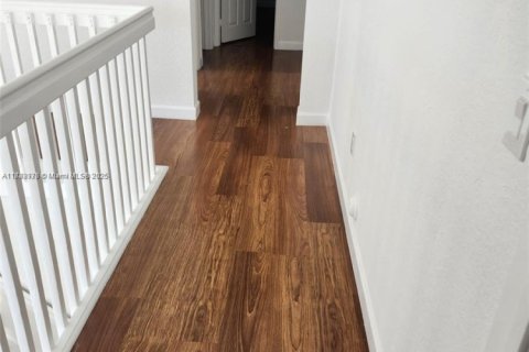 House in Doral, Florida 3 bedrooms, 187.11 sq.m. № 1934722 - photo 8