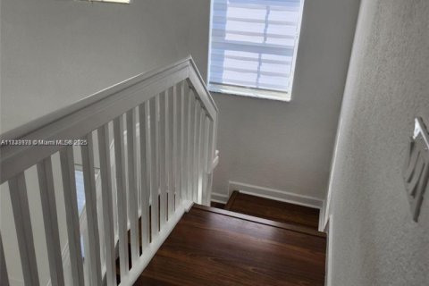 House in Doral, Florida 3 bedrooms, 187.11 sq.m. № 1934722 - photo 11