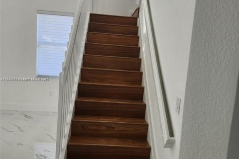 House in Doral, Florida 3 bedrooms, 187.11 sq.m. № 1934722 - photo 14