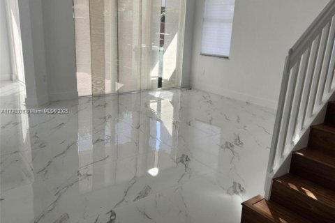 House in Doral, Florida 3 bedrooms, 187.11 sq.m. № 1934722 - photo 15