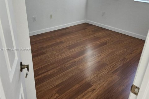 House in Doral, Florida 3 bedrooms, 187.11 sq.m. № 1934722 - photo 9