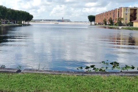 Condo in Miami, Florida, 2 bedrooms № 1988405 - photo 14