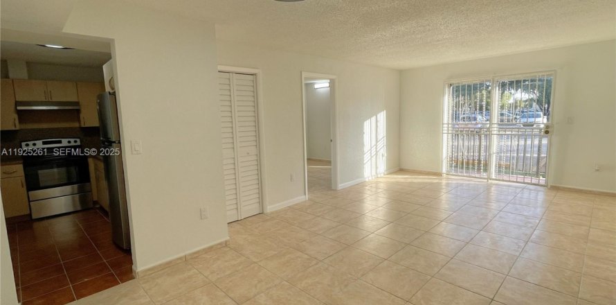 Condo in Miami, Florida, 2 bedrooms № 1988405