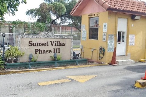 Condo in Miami, Florida, 2 bedrooms № 1988405 - photo 16