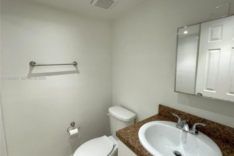 Condo in Miami, Florida, 2 bedrooms № 1988405 - photo 9