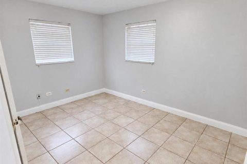 Villa ou maison à louer à Davie, Floride: 2 chambres, 81.29 m2 № 2413348 - photo 5