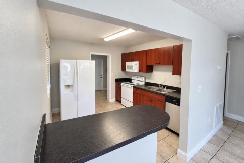 Villa ou maison à louer à Davie, Floride: 2 chambres, 81.29 m2 № 2413348 - photo 2