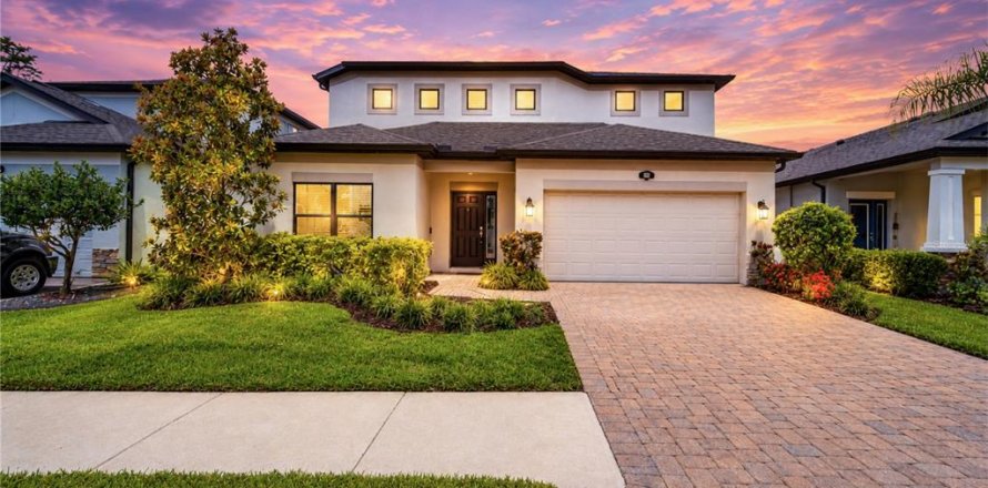 House in Lutz, Florida 4 bedrooms, 255.48 sq.m. № 2222680