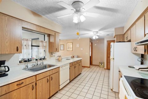 House in Deltona, Florida 3 bedrooms, 175.77 sq.m. № 1687207 - photo 11