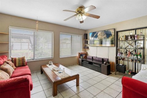 House in Deltona, Florida 3 bedrooms, 175.77 sq.m. № 1687207 - photo 28