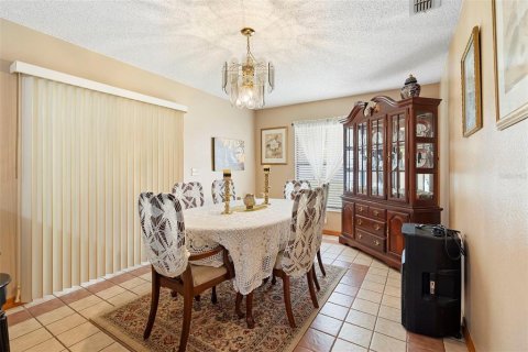 House in Deltona, Florida 3 bedrooms, 175.77 sq.m. № 1687207 - photo 15