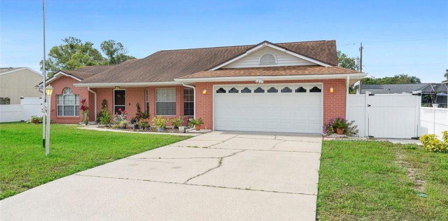 House in Deltona, Florida 3 bedrooms, 175.77 sq.m. № 1687207