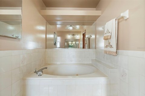 House in Deltona, Florida 3 bedrooms, 175.77 sq.m. № 1687207 - photo 24