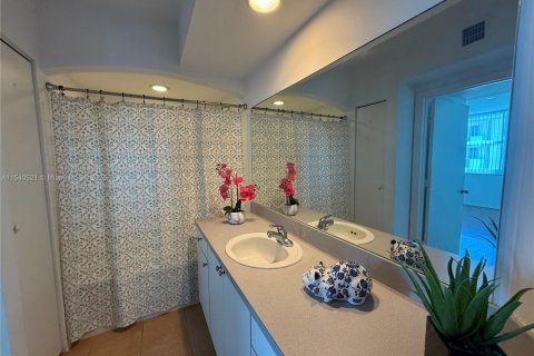 Купить кондоминиум в Серфсайд, Флорида 1 спальня, 67.54м2, № 2393368 - фото 15