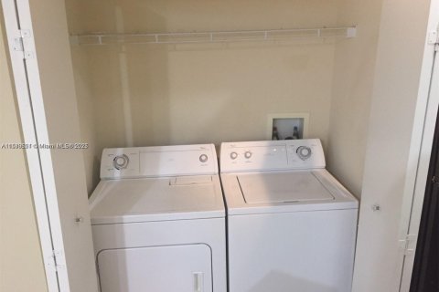 Купить кондоминиум в Серфсайд, Флорида 1 спальня, 67.54м2, № 2393368 - фото 7