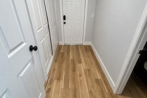 Villa ou maison à louer à Tampa, Floride: 4 chambres, 125.98 m2 № 2411392 - photo 5