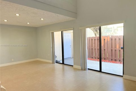 Купить таунхаус в Хайалиа, Флорида 3 спальни, 146.97м2, № 1950216 - фото 7