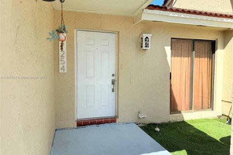 Купить таунхаус в Хайалиа, Флорида 3 спальни, 146.97м2, № 1950216 - фото 2