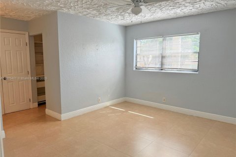 Купить таунхаус в Хайалиа, Флорида 3 спальни, 146.97м2, № 1950216 - фото 16