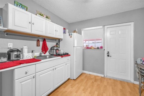 Casa en venta en Miami, Florida, 4 dormitorios, 186.27 m2 № 1842503 - foto 27