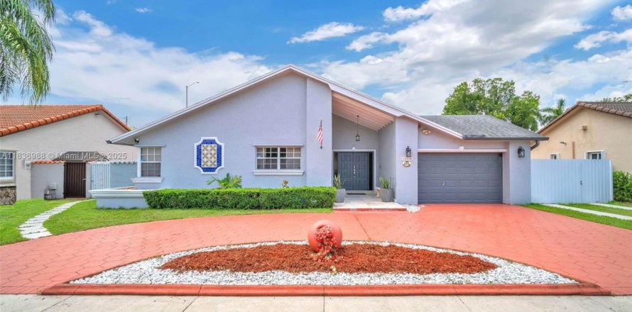 Casa en Miami, Florida 4 dormitorios, 186.27 m2 № 1842503